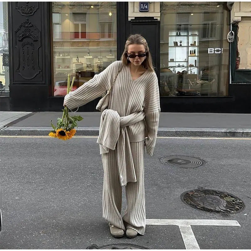 Costume trois pièces : blazer assorti, écharpe et pantalon large