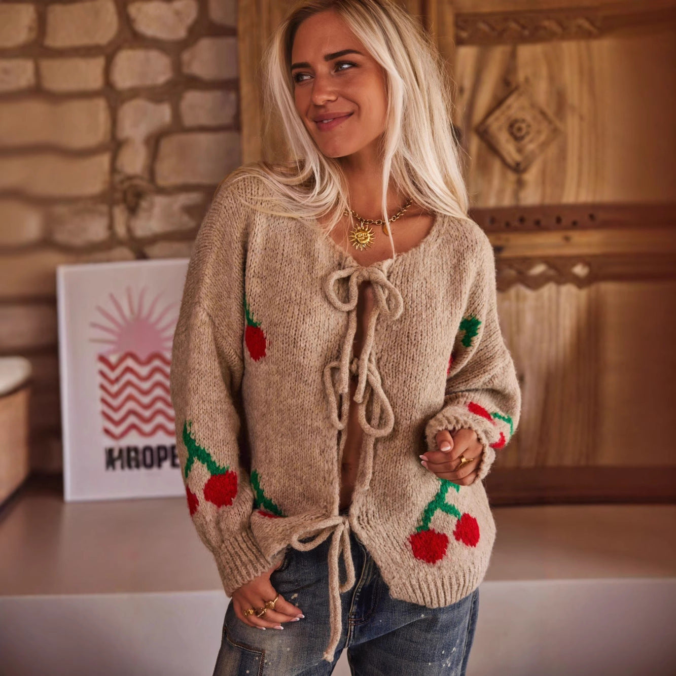 Tricot cardigan femme, motif cerises brodées